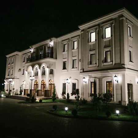 Hotel Beli Dvor Čačak Exterior foto