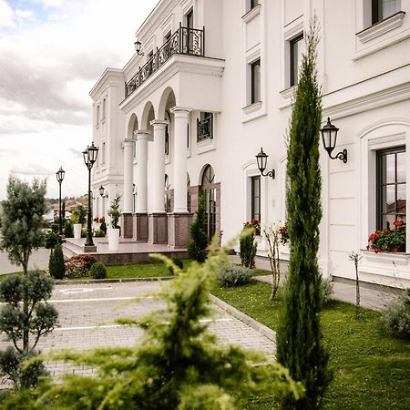 Hotel Beli Dvor Čačak Exterior foto