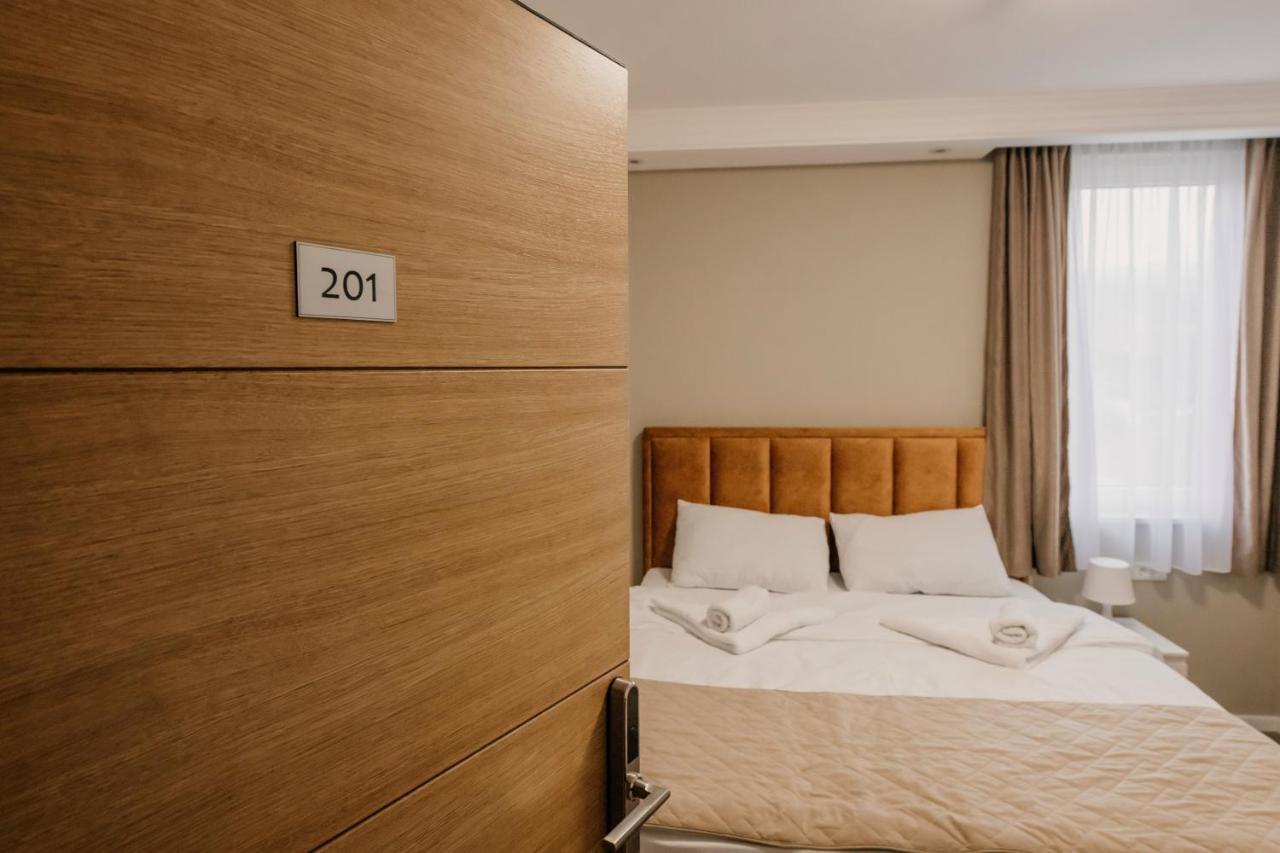 Hotel Beli Dvor Čačak Exterior foto