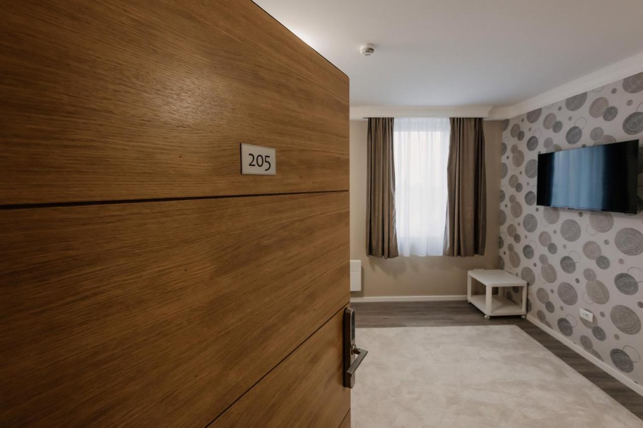 Hotel Beli Dvor Čačak Exterior foto