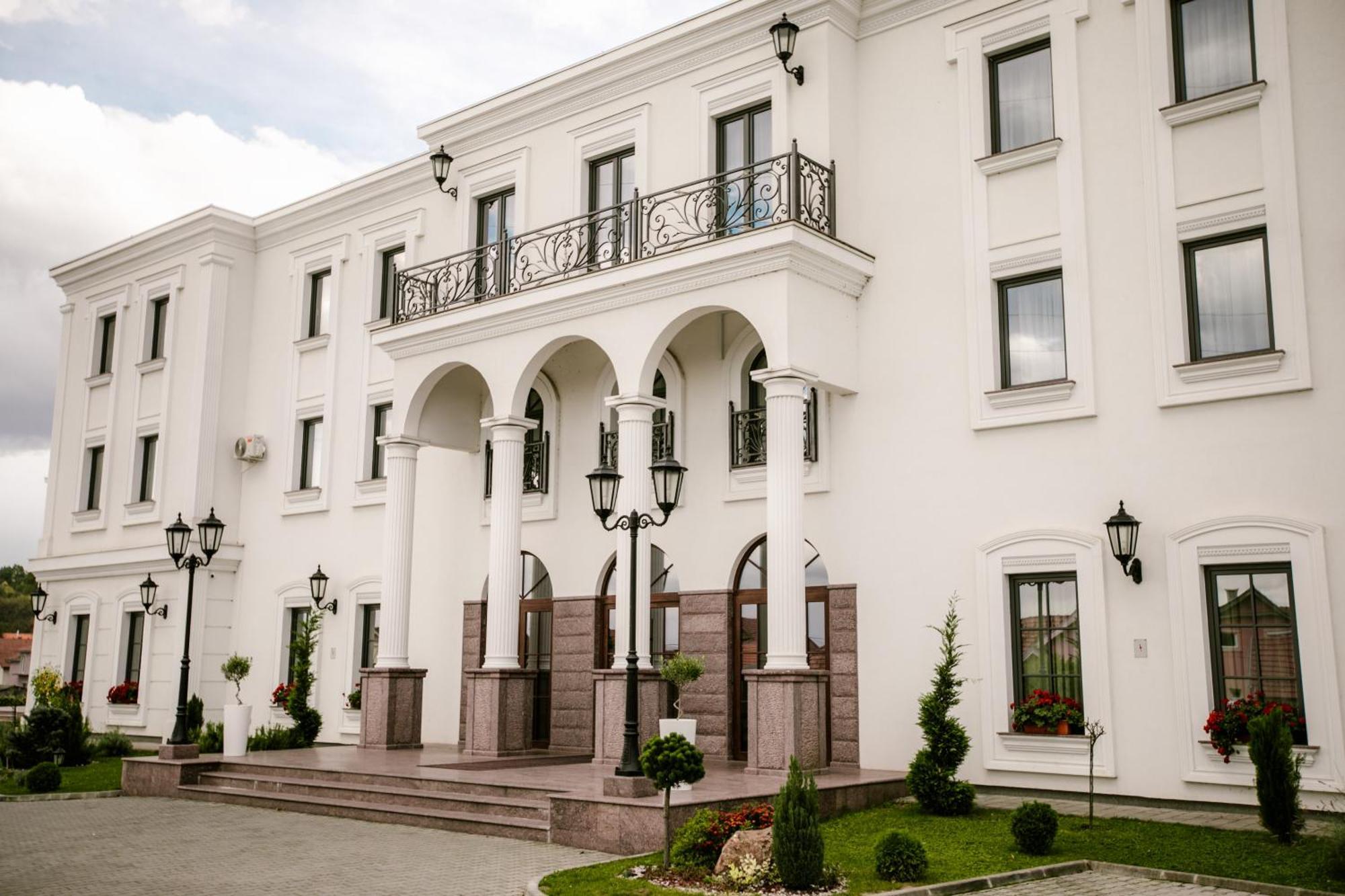 Hotel Beli Dvor Čačak Exterior foto