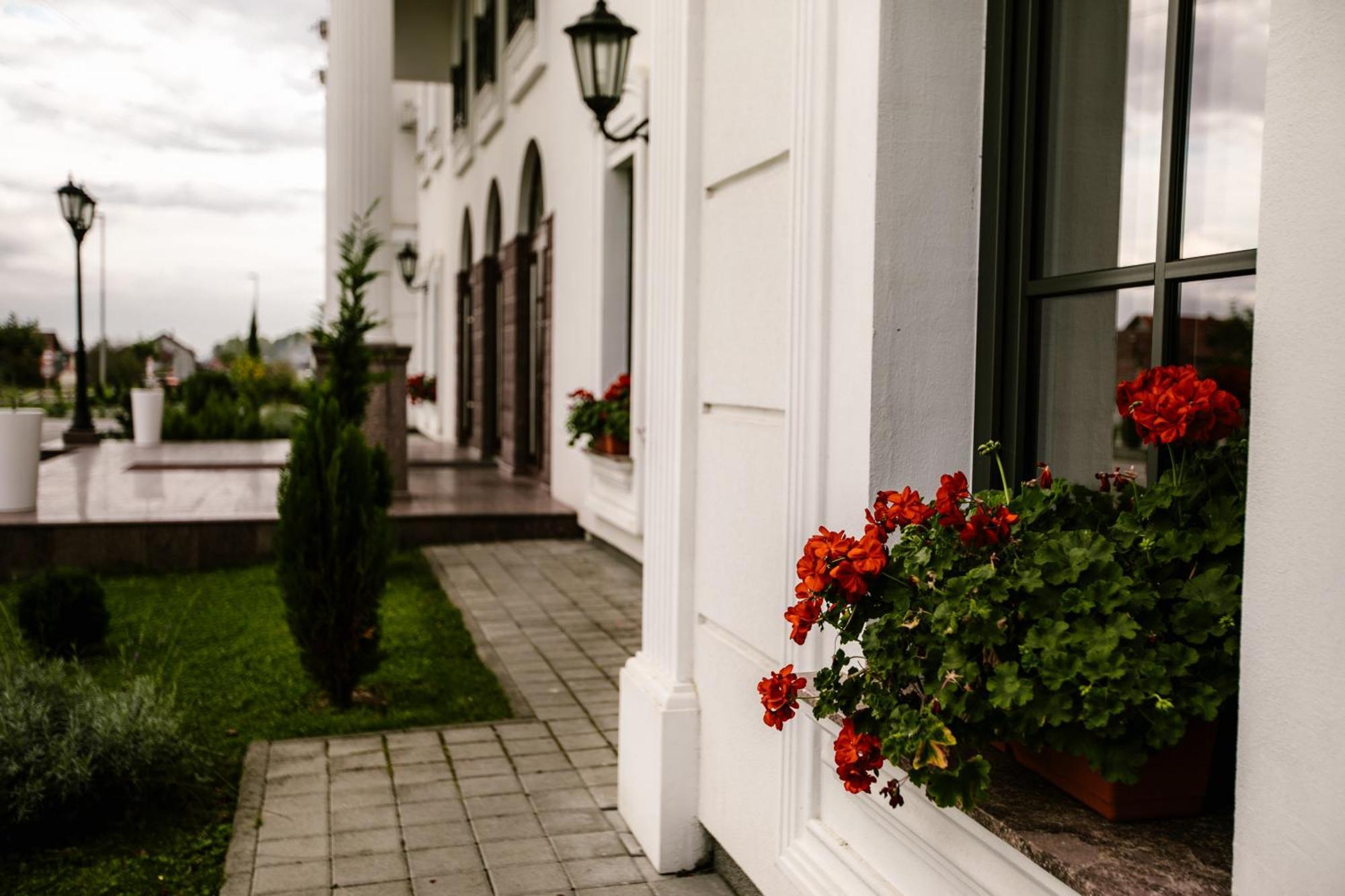 Hotel Beli Dvor Čačak Exterior foto