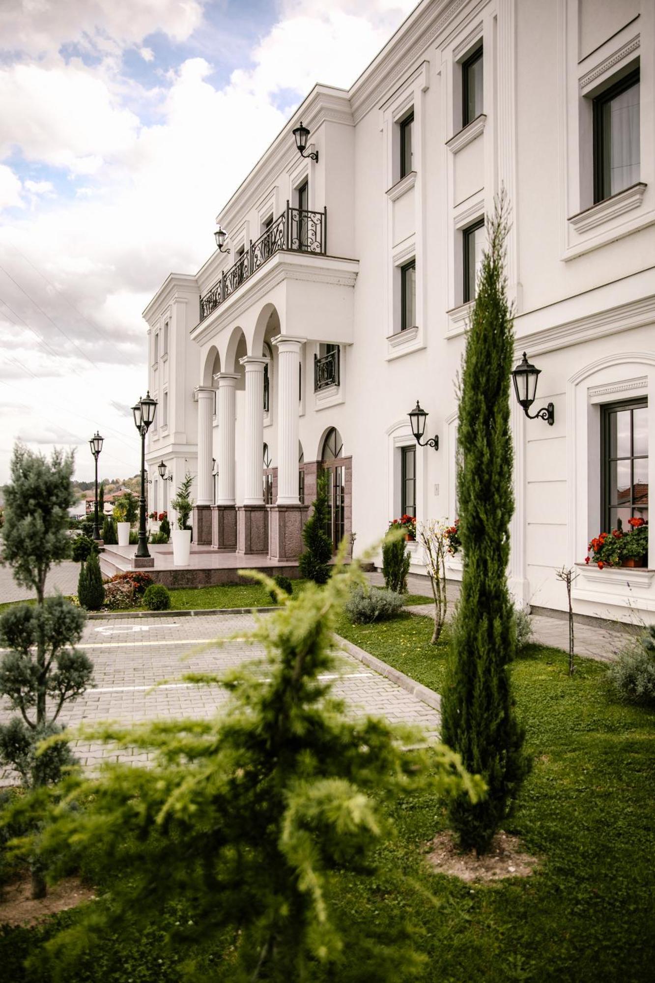 Hotel Beli Dvor Čačak Exterior foto