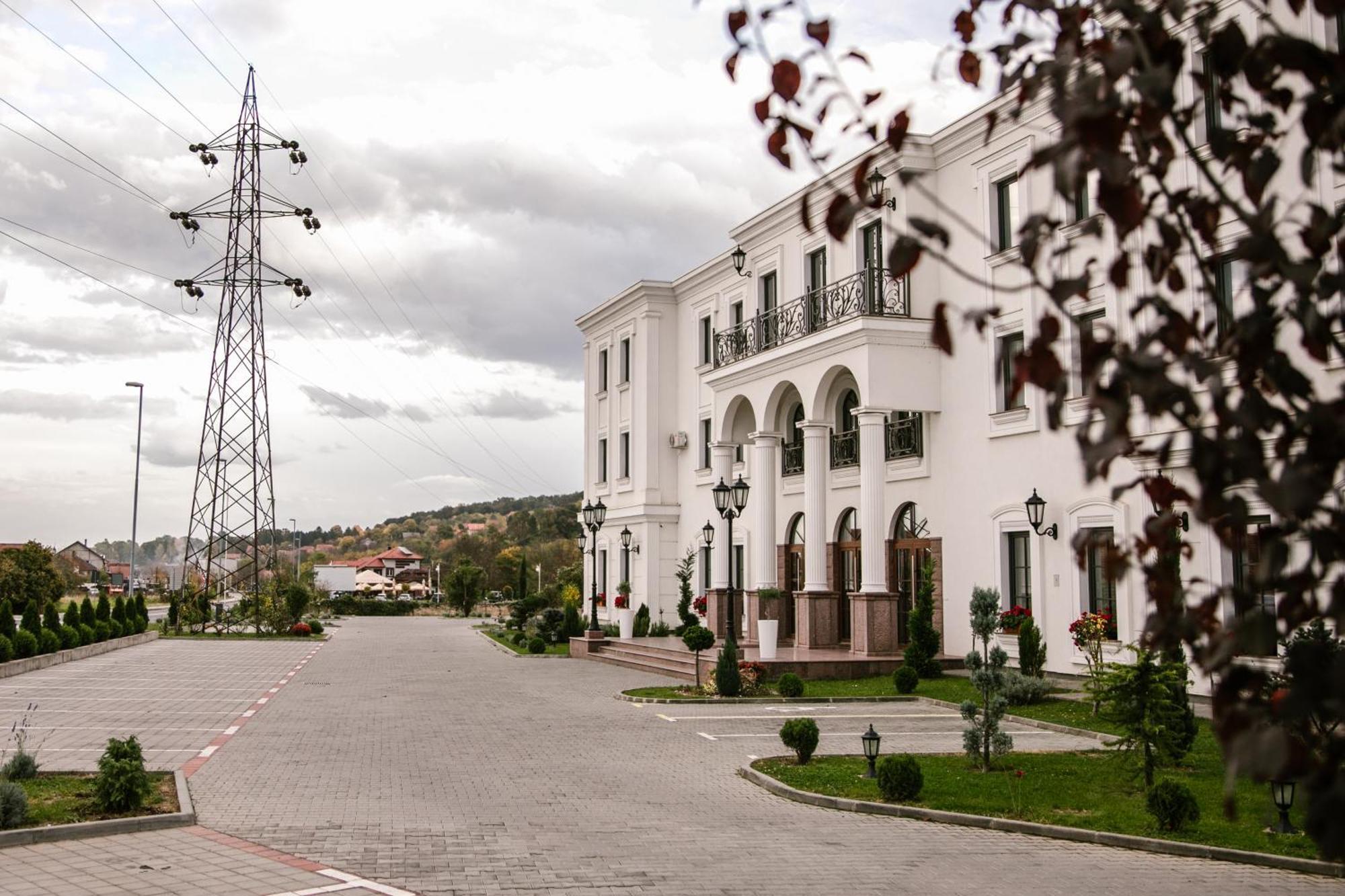 Hotel Beli Dvor Čačak Exterior foto