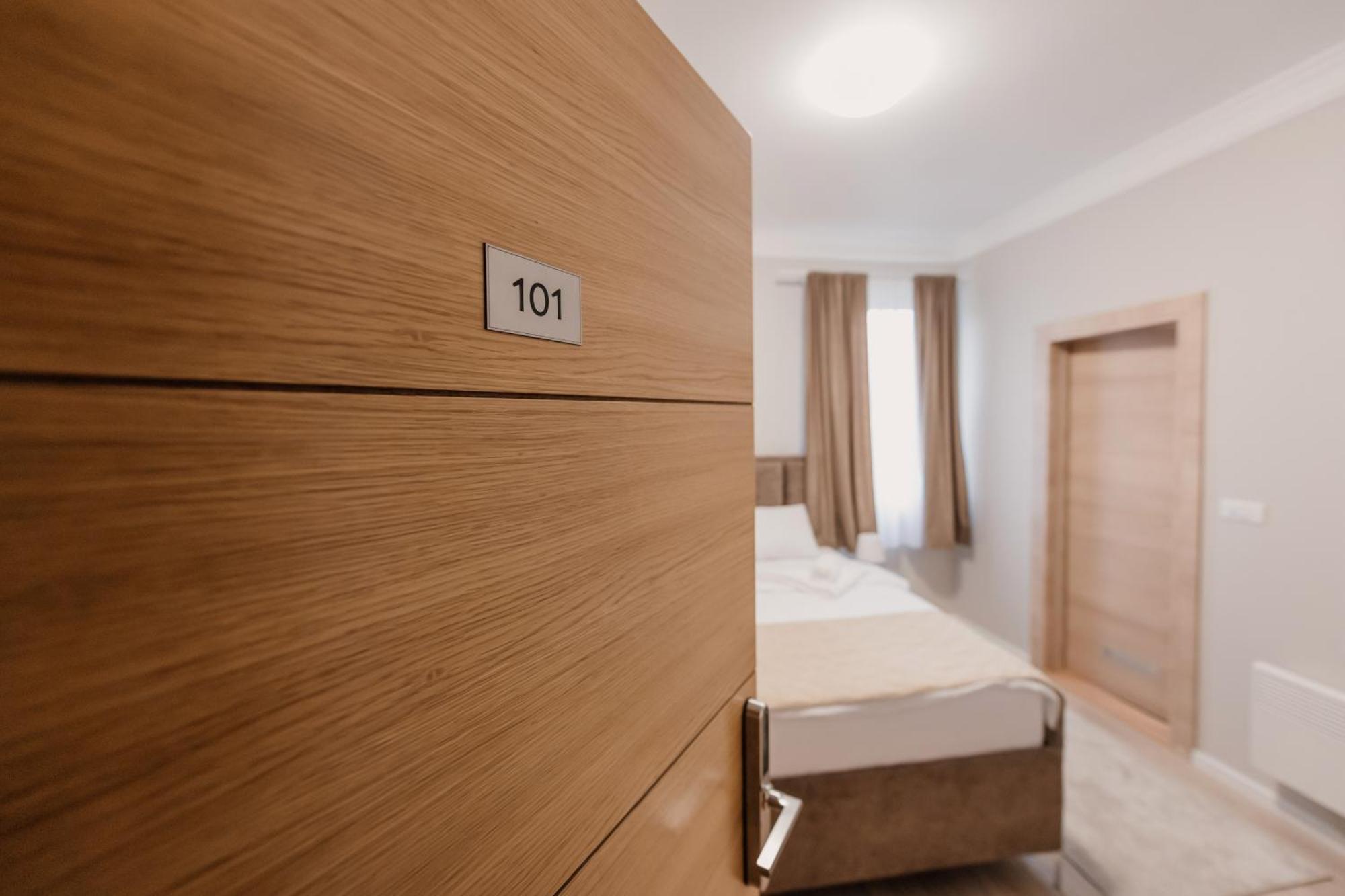 Hotel Beli Dvor Čačak Quarto foto