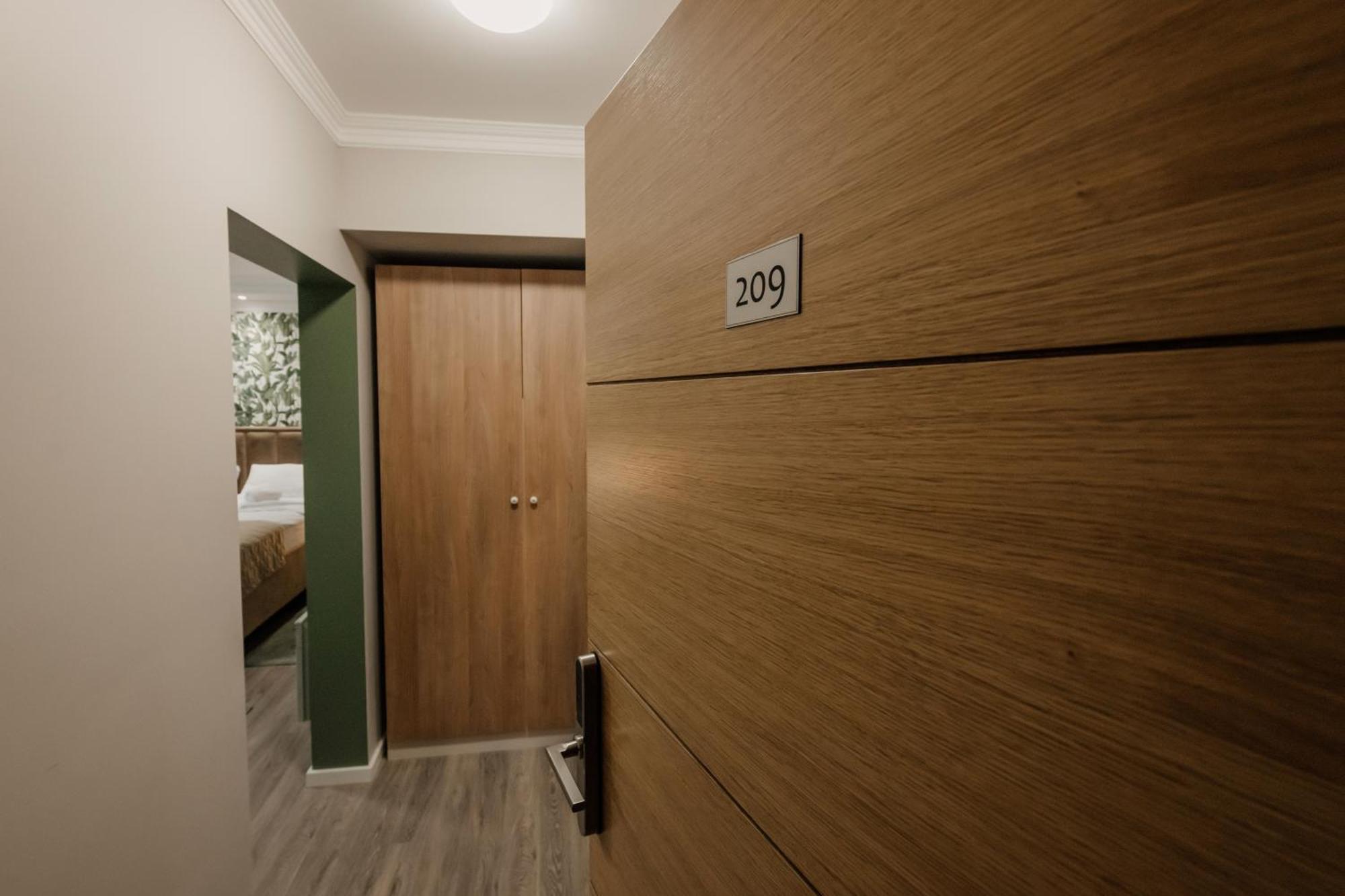 Hotel Beli Dvor Čačak Exterior foto