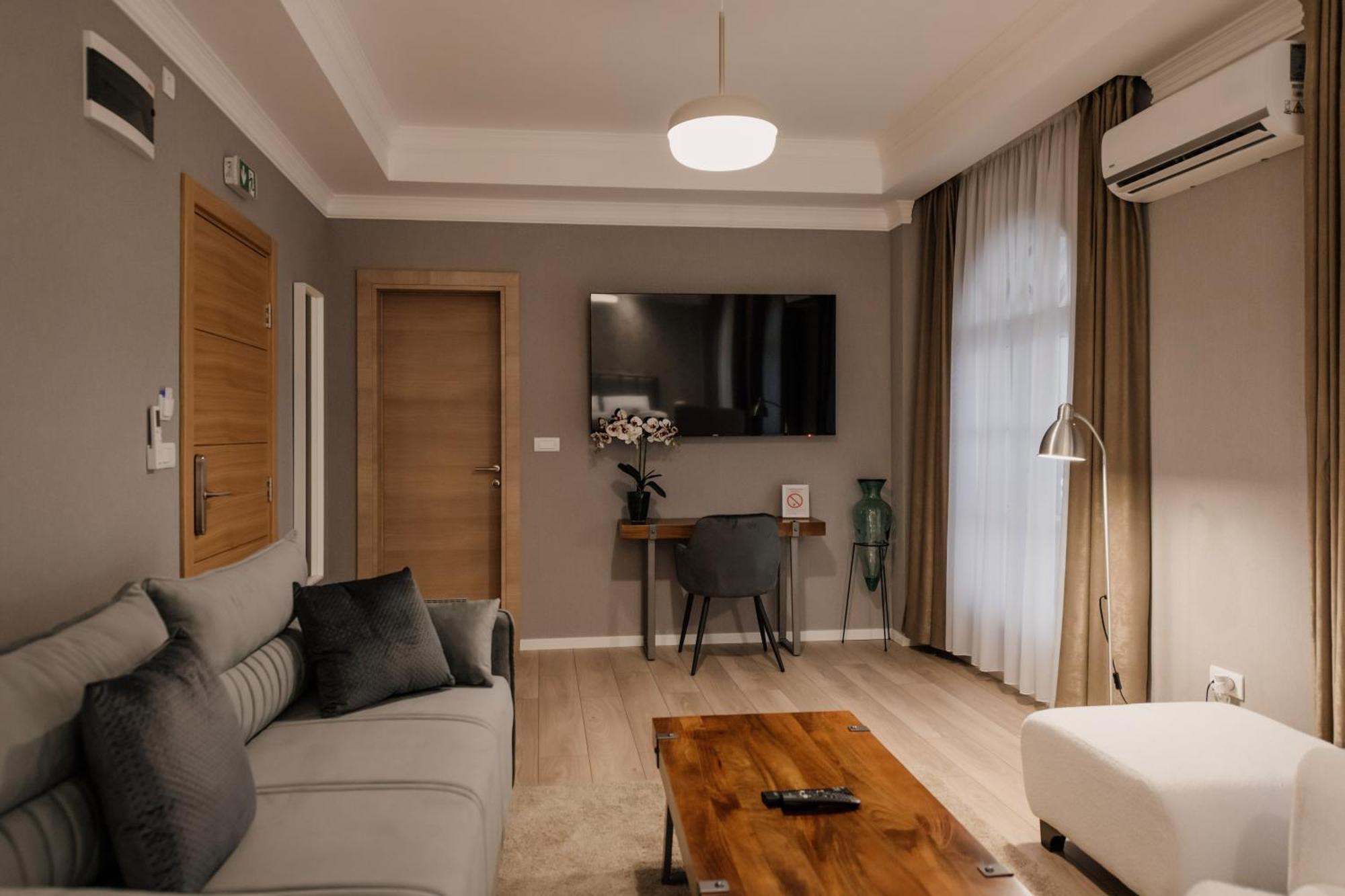 Hotel Beli Dvor Čačak Exterior foto