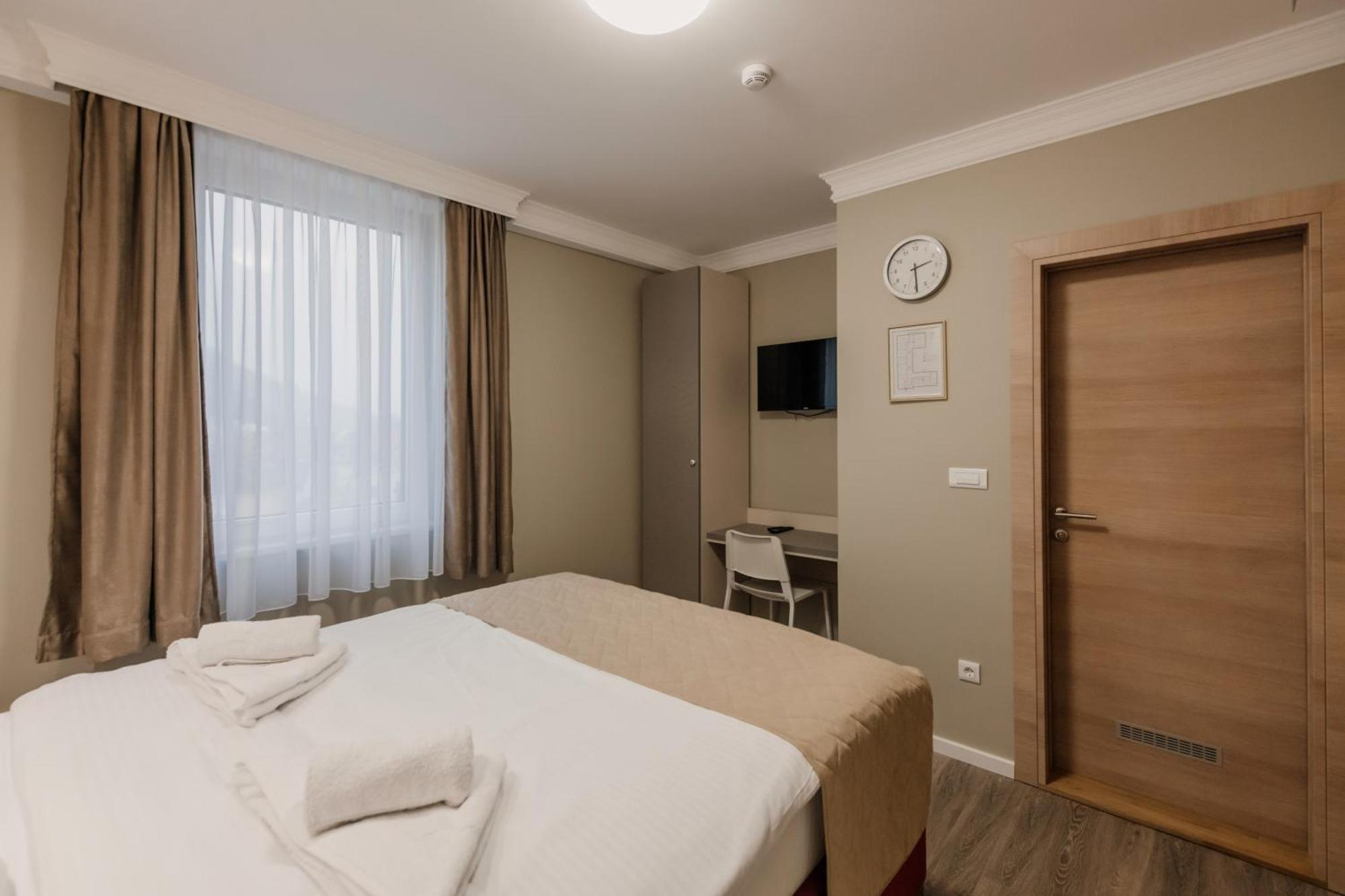 Hotel Beli Dvor Čačak Exterior foto